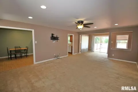231 E Parkside, Washburn, IL 61570 photo 7