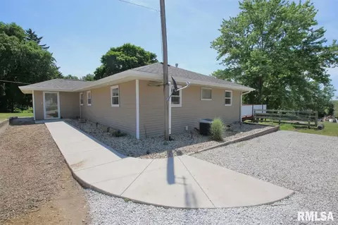 231 E Parkside, Washburn, IL 61570 photo 2