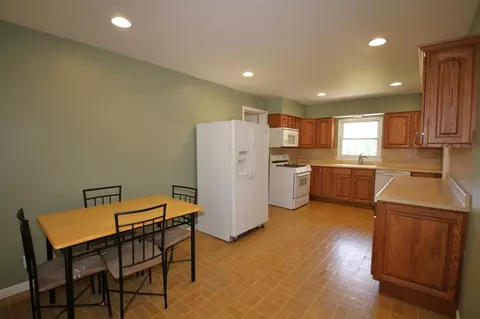 231 E Parkside, Washburn, IL 61570 photo 5