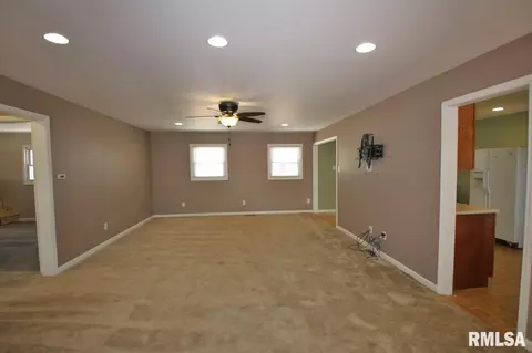 231 E Parkside, Washburn, IL 61570 photo 9