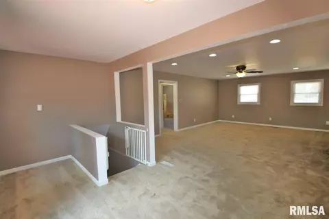 231 E Parkside, Washburn, IL 61570 photo 10
