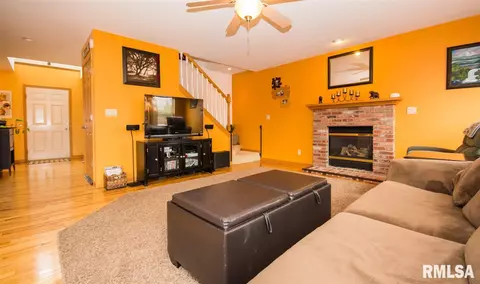103 Seth Ct, Germantown Hills, IL 61548 photo 3