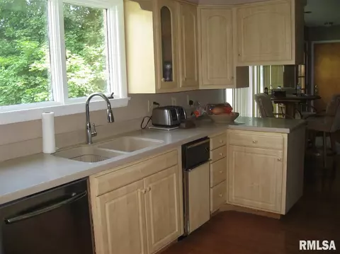 414 E Main St, Industry, IL 61440 photo 9