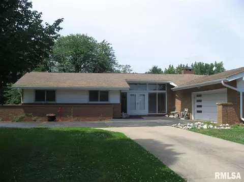 414 E Main St, Industry, IL 61440 photo 1