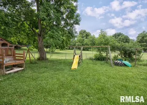 510 W Sunset Dr, Eureka, IL 61530 photo 2
