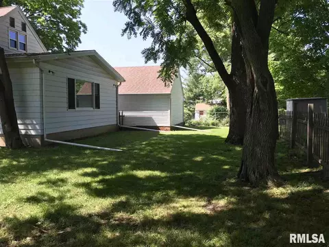 109 S Hamilton St, Eureka, IL 61530 photo 24