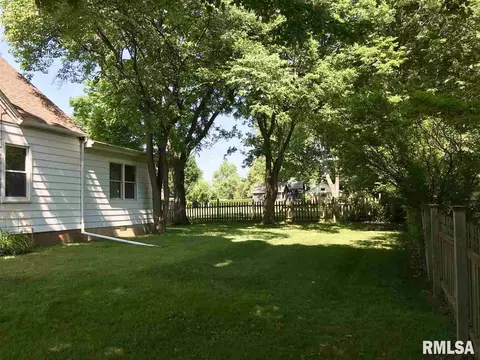 109 S Hamilton St, Eureka, IL 61530 photo 21