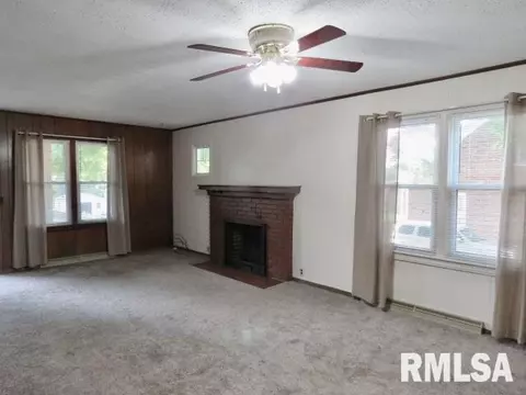 109 S Hamilton St, Eureka, IL 61530 photo 7