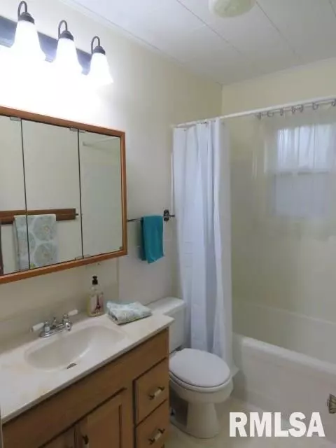 109 S Hamilton St, Eureka, IL 61530 photo 11