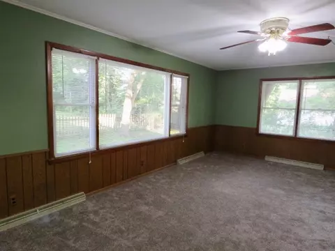 109 S Hamilton St, Eureka, IL 61530 photo 5