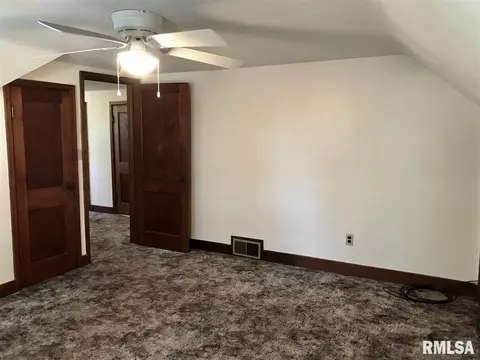 109 S Hamilton St, Eureka, IL 61530 photo 17