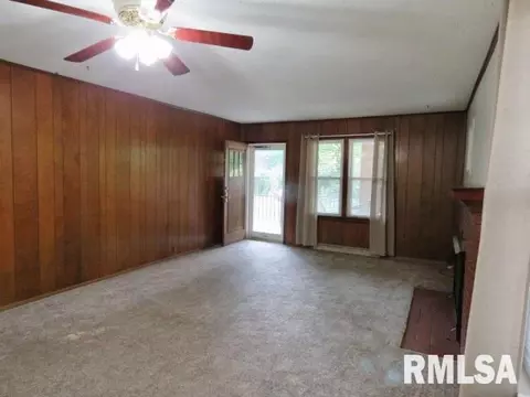 109 S Hamilton St, Eureka, IL 61530 photo 10