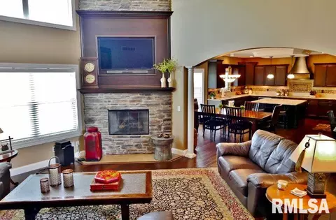 1 Bishops Ct, Washington, IL 61571 photo 4