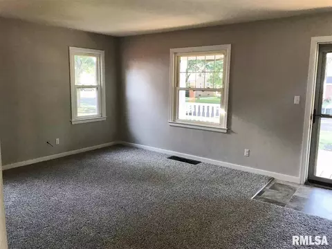 1003 Eldridge St, Washington, IL 61571 photo 2