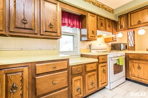 1414 Everett Dr, Pekin, IL 61554 photo 7