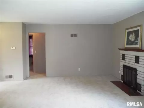814 N Main, Eureka, IL 61530 photo 4
