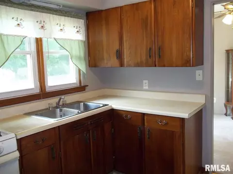 814 N Main, Eureka, IL 61530 photo 5