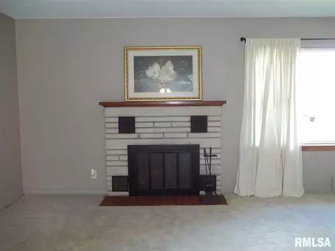 814 N Main, Eureka, IL 61530 photo 3