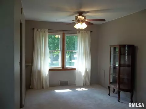 814 N Main, Eureka, IL 61530 photo 2