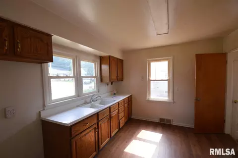 604 E Pasadena Ave, Peoria, IL 61604 photo 11