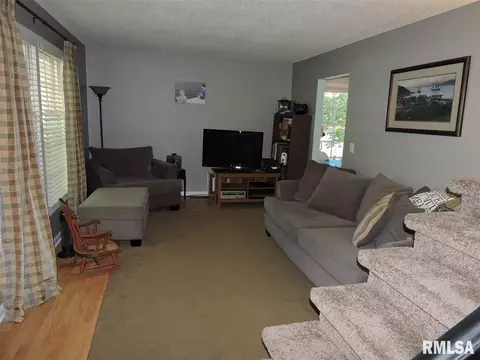 85 Richmond Rd, Macomb, IL 61455 photo 3