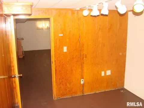 715 E Franklin St, Macomb, IL 61455 photo 10