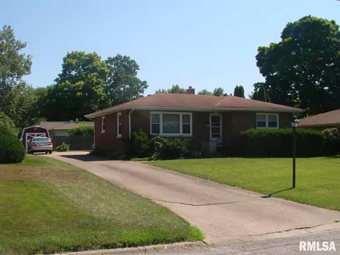 715 E Franklin St, Macomb, IL 61455 photo 1