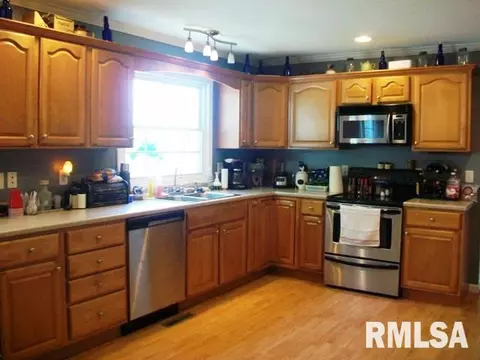 1120 E Sycamore, Canton, IL 61520 photo 3