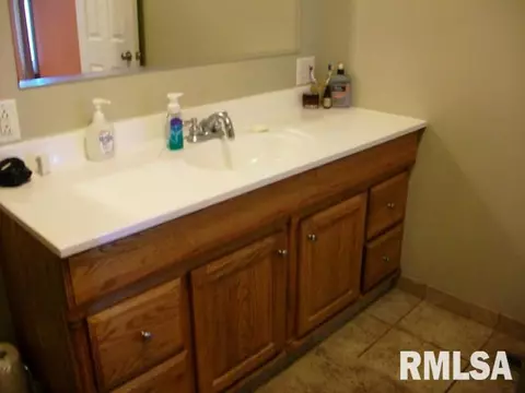 1120 E Sycamore, Canton, IL 61520 photo 29