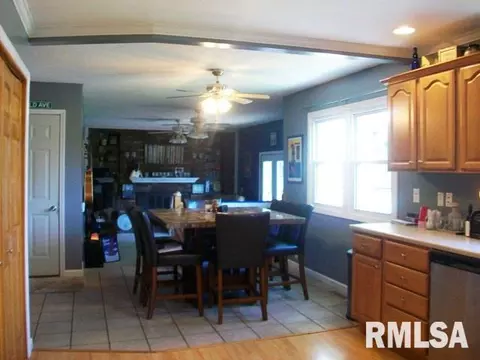 1120 E Sycamore, Canton, IL 61520 photo 2