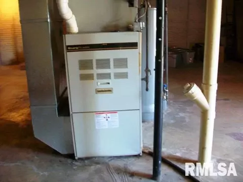 1120 E Sycamore, Canton, IL 61520 photo 34