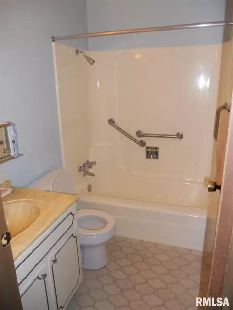 1214 E Locust, Canton, IL 61520 photo 10
