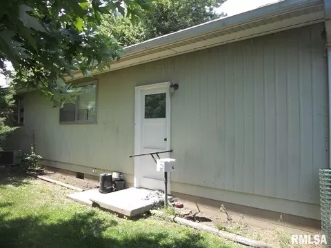 1214 E Locust, Canton, IL 61520 photo 3