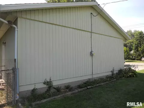 1214 E Locust, Canton, IL 61520 photo 2