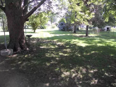 1214 E Locust, Canton, IL 61520 photo 5