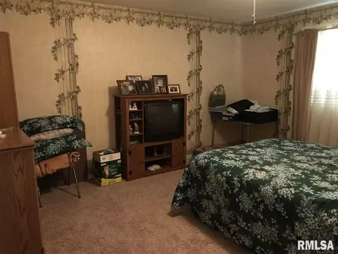 410 Pinecrest Dr, Macomb, IL 61455 photo 6