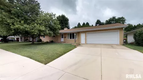 1013 E Jefferson St, Morton, IL 61550 photo 1