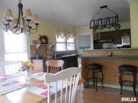 425 S Madison St, Macomb, IL 61455 photo 5
