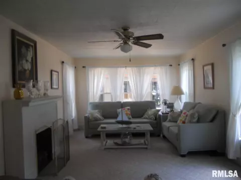 425 S Madison St, Macomb, IL 61455 photo 8