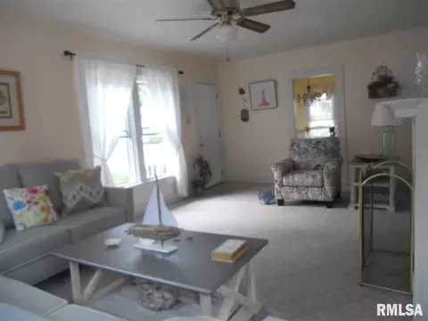 425 S Madison St, Macomb, IL 61455 photo 9