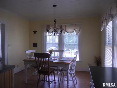 425 S Madison St, Macomb, IL 61455 photo 3