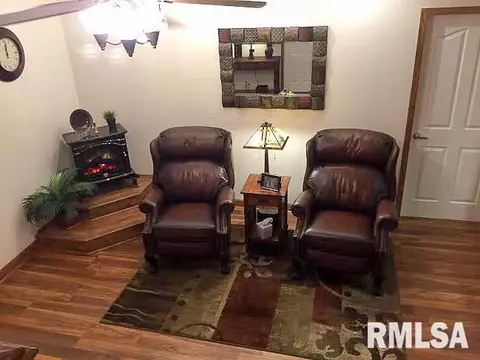 726 E Washington St, Macomb, IL 61455 photo 9