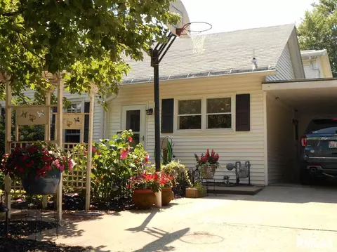 726 E Washington St, Macomb, IL 61455 photo 4