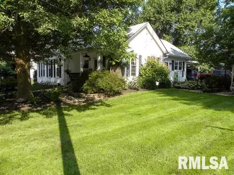 726 E Washington St, Macomb, IL 61455 photo 2
