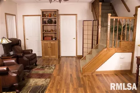726 E Washington St, Macomb, IL 61455 photo 8