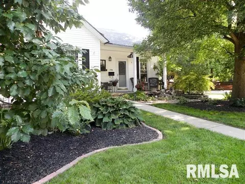726 E Washington St, Macomb, IL 61455 photo 1