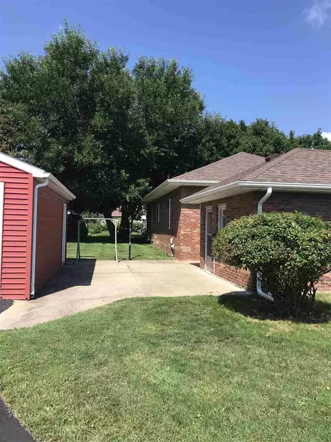 544 E Ash, Canton, IL 61520 photo 5