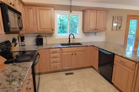 498 Oak Point Rd, Metamora, IL 61548 photo 9