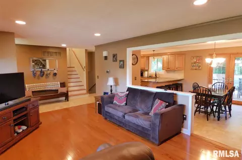498 Oak Point Rd, Metamora, IL 61548 photo 5