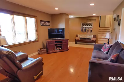 498 Oak Point Rd, Metamora, IL 61548 photo 4